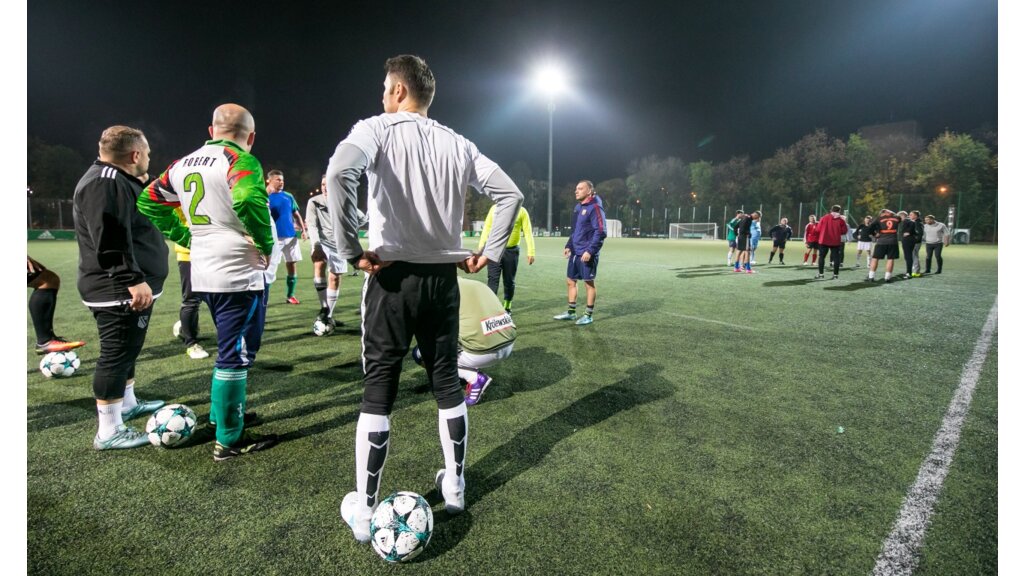Drużyna Klientów podczas treningu przed MP Legia Cup 2017. fot. Robert Szarapka