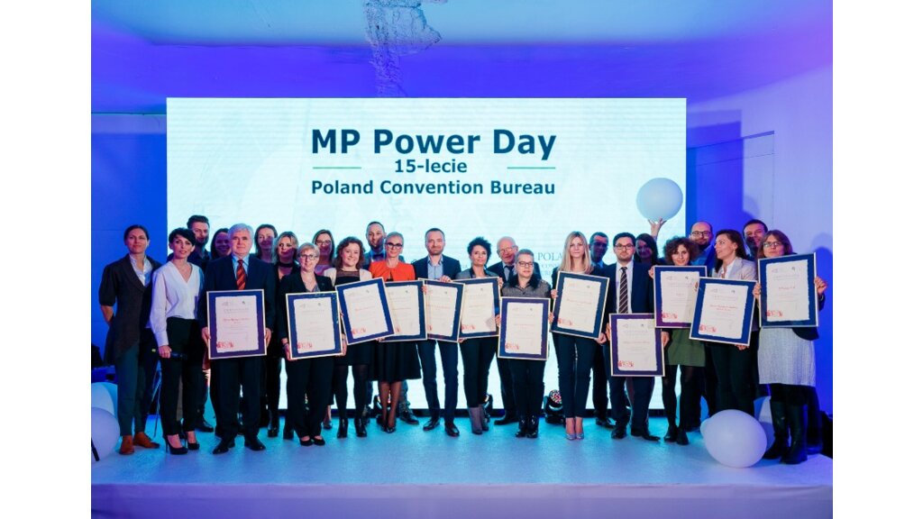 Rekomendowani organizatorzy i convention bureaux PCB, którzy otrzymali certyfikaty podczas 15-lecia Poland Convention Bureau POT. Fot. Bartko Dębkowski, Kreatyw Media