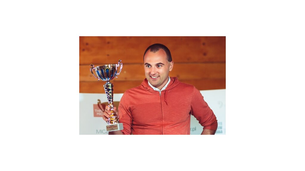 Marcin Lewandowski z trofeum Arłamów MICE Games