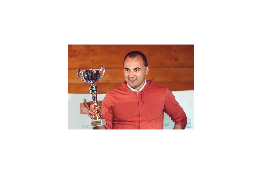 Marcin Lewandowski z trofeum Arłamów MICE Games