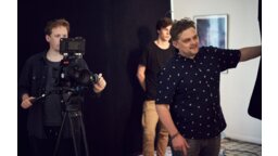 Backstage sesji laureatów MP Power Awards w Studiu Bank. Autor zdjęć i wideoportretów - Szymon Kobusiński (po prawej stronie)