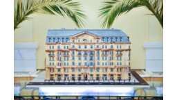 Urodzinowy tort Polonia Palace Hotel