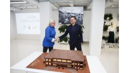 Czekoladowa makieta szkoły w Ghanie