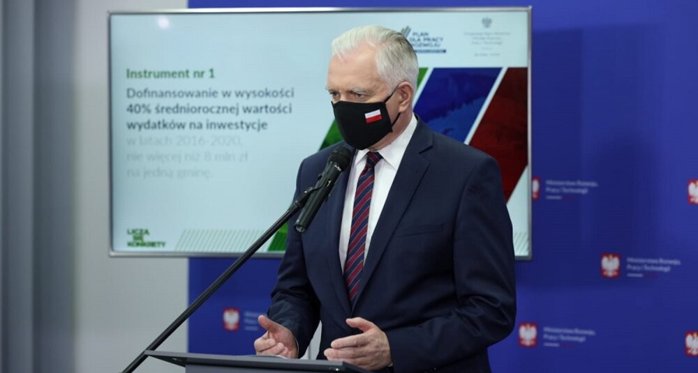 Wicepremier Jarosław Gowin podczas konferencji prasowej: Uchwała, którą proponujemy, to odpowiedź na sytuację gmin z terenów górskich związaną z Covid-19. fot. Gov.pl