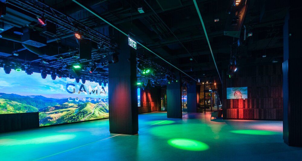 Gama Concept, wielofunkcyjne, unikatowe miejsce w Centrum Praskim Koneser w Warszawie, oferuje pond 1000 m2 powierzchni eventowej wraz ze ścianą LED P2. o długości 17 mb i powierzchni 50 m2.
