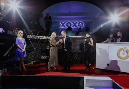 Wręczenie statuetek na scenie XOXO...