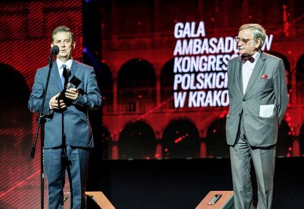 Laudacja i wręczenia statuetek Honorowym Ambasadorom Kongresów Polskich