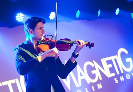 MagnetiG, violin show