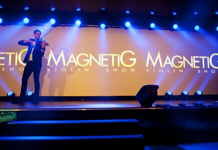 MagnetiG, violin show