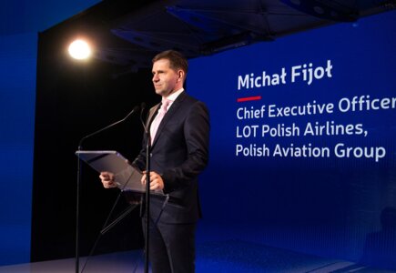 Michał Fijoł, prezes zarządu PLL LOT, podczas prezentacji strategii narodowego przewoźnika na lata 2024 - 2028