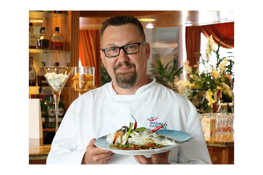 Mariusz Pietrzak, szef kuchni Mazurkas Catering 360 poleca okonia morskiego
