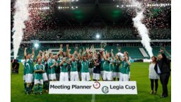 MP Legia Cup 2013: Piłkarski pojedynek zakończył się remisem 1:1, a o ostatecznym zwycięstwie drużyny Klientów zadecydowały rzuty karne (3:1)