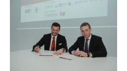Podpisywanie deklaracji dobrych praktyk i standardów współpracy – Szymon Gutkowski, prezes SAR i Mariusz Gerałtowski, prezes PSML