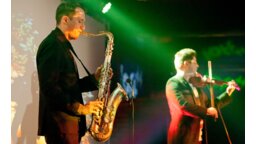 Cai Caslavinieri – Live Act, DJ z zespołem
