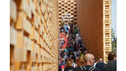 – Możemy pochwalić się dziesiątkami udanych realizacji, w tym obsługą misji targowych, wystaw Expo, koncertów, maratonów, eventów, konferencji - mówi Janusz Jabłoński