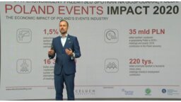 Krzysztof Celuch przedstawia wyniki badania pilotażowego Poland Events Impact podczas wydarzenia online zorganizowanego w ramach Global Meetings Industry Day.