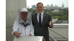 Marek Barzyk i dyrektor hotelu Heddo Siebs