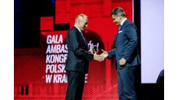 Laudacja i wręczenia statuetek Honorowym Ambasadorom Kongresów Polskich