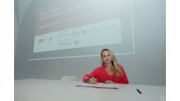 Podpisywanie deklaracji – Marta Dunin-Michałowska, prezes SBE
