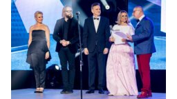 Mówcy motywacyjni moderujący wręczenia nagród w poszczególnych częściach konkursu