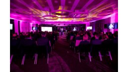 Wieczorne afterparty może być doskonałą okazją do swobodnego networkingu pomiędzy uczestnikami. Odpowiednia promocja wspomnianej imprezy jest dużym motywatorem do kupna wejściówki na konferencję.
