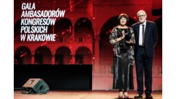 Laudacja i wręczenia statuetek Honorowym Ambasadorom Kongresów Polskich