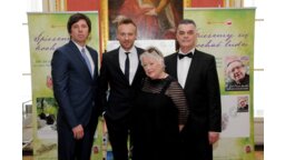 Jet Events – producent wykonawczy wydarzeń „Słowo zabiera głos”, na zdjęciu Paweł Ratyński, Jarosław Sądej, Bogdan Wąsiel z Jet Events oraz Ajka Tarasow z Fundacji DISCE