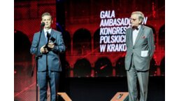 Laudacja i wręczenia statuetek Honorowym Ambasadorom Kongresów Polskich