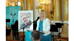 Agnieszka Kłoda-Dębska, dyrektor biura Marketingu i Filatelistyki Poczty Polskiej ogłosiła edycję znaczka „Śpieszmy się kochać ludzi”
