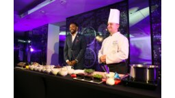Joseph Seeletso i Andrzej Żylski, szef kuchni Novotel Kraków Centrum