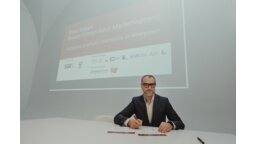 Podpisywanie deklaracji  – Sebastian Oprządek, prezes KAE