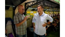 Tomasz Zimoch i Robert Podoliński tuż po zakończeniu ubiegłorocznego meczu