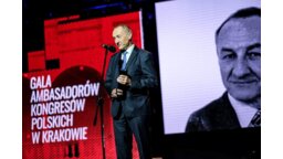 Laudacja i wręczenia statuetek Honorowym Ambasadorom Kongresów Polskich