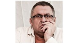 Gieno Mientkiewicz – kucharz z wykształcenia, smakosz z wyboru. Serowy ekspert. Gospodarz w Studiu Smolna 8. Prowadzi w Kuchni+ program „Przez dziurkę od sera”. Zagorzały slowfoodowiec.