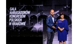 Laudacja i wręczenia statuetek Honorowym Ambasadorom Kongresów Polskich