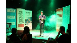 Jacek Wiaderny, uczestnik slamu „Twarde słowa”, laureat II nagrody