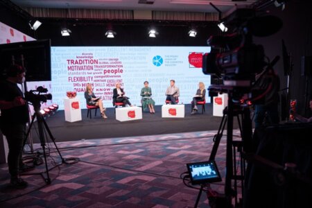 W targach WeCosmoprof wzięło udział 100 polskich wystawców. Zaprezentowali oni ponad tysiąc produktów w stworzonej przez BERM strefie #PolishBeauty – czyli telewizyjnym studiu targowym.