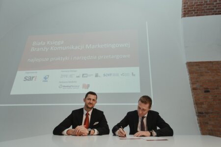 Podpisywanie deklaracji – Szymon Gutkowski, prezes SAR i Mariusz Gerałtowski, prezes PSML
