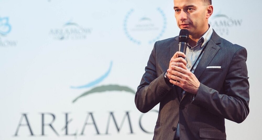Michał Kozak podczas otwarcia spotkania branży eventowej w Hotelu Arłamów - Arłamów MICE Games