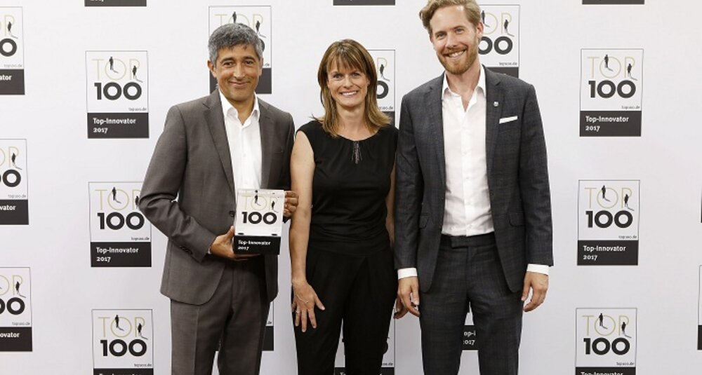 Ranga Yogeshwar, dziennikarz telewizyjny, Britta Schumacher, director communications i Ulf Valentin, head of Business Management w HRS