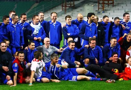 Charytatywny Mecz >> Gwiazdy TVN  kontra politycy << na nowym Stadionie Legii w Warszawie